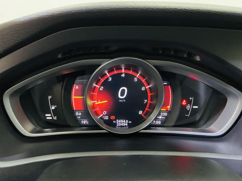 Volvo V40 2.0 T2 Momentum - 2019 - Gasolina