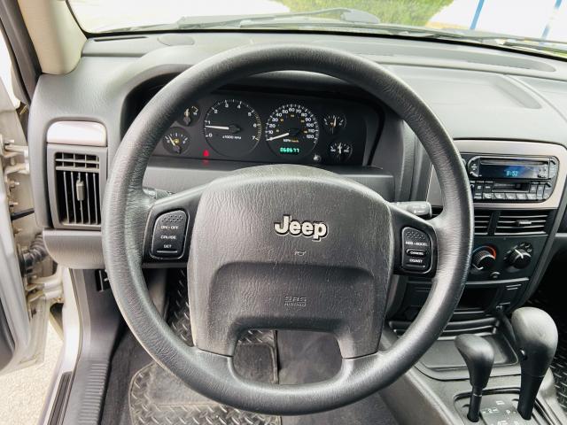 Jeep Grand Cherokee Laredo 4x4 - 2004 - Gasolina
