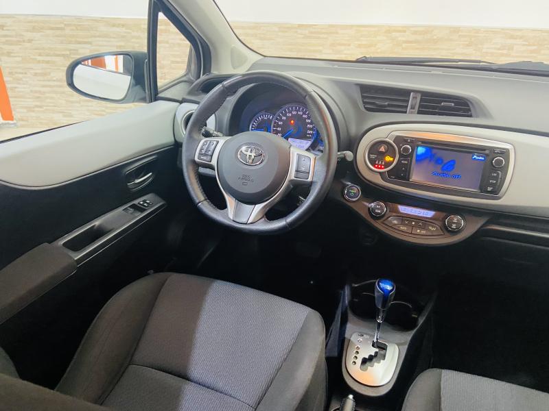 Toyota Yaris Auto Hybrid Active - 2014 - Híbrido (Eléctrico / gasolina)