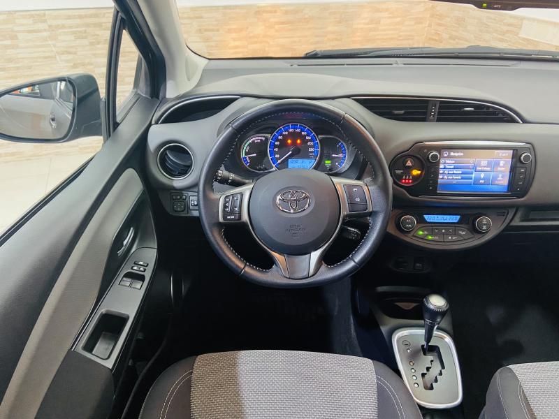 Toyota Yaris HÃ­brido L 100H Dynamic - 2017 - Híbrido (Eléctrico / gasolina)