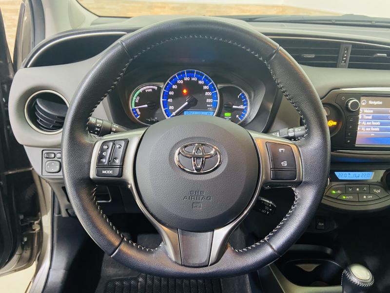 Toyota Yaris HÃ­brido L 100H Dynamic - 2017 - Hybrid (Electric / Petrol)
